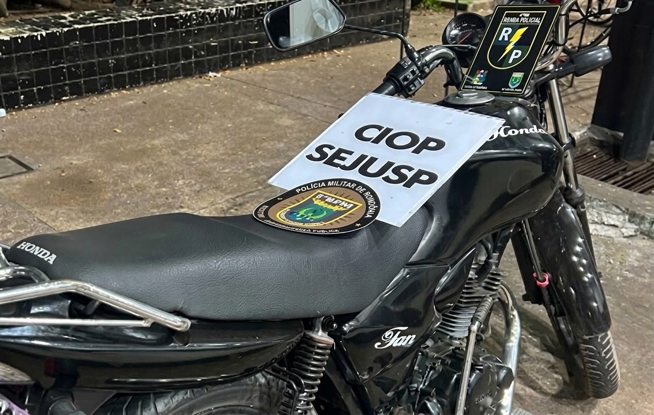 Polícia Militar recupera motocicleta roubada e prende suspeitos em área de invasão na zona norte de Macapá